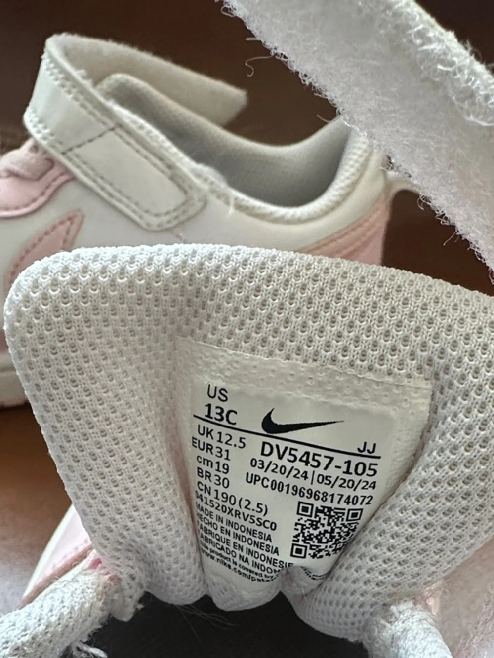 Nike Kids Low-Top Sneakers in Pink and White with Hook-and-Loop Strap